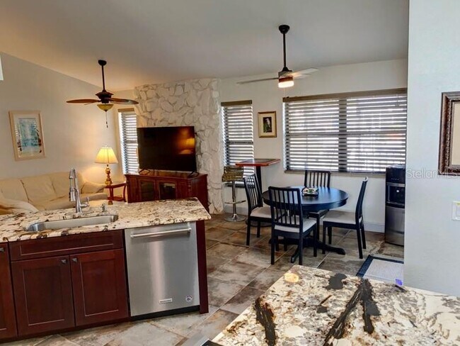 Building Photo - 572 Belvedere Ct