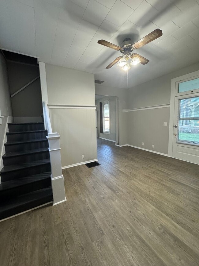 Building Photo - RENT SPECIAL: $300 off second month's rent...