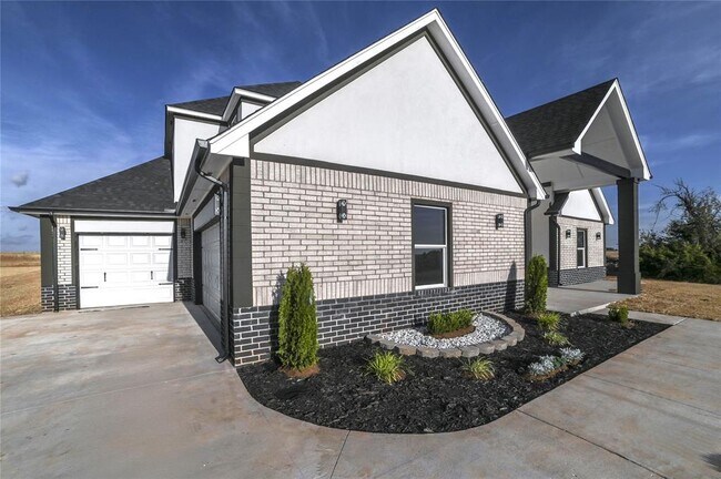 Building Photo - 4715 White Tail Ct
