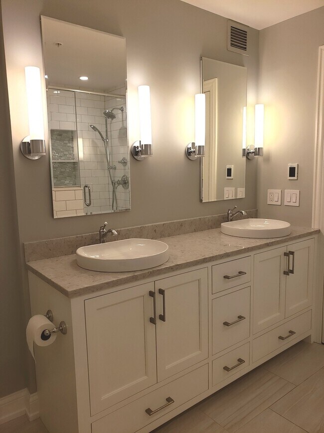 Building Photo - 21 W Chestnut St