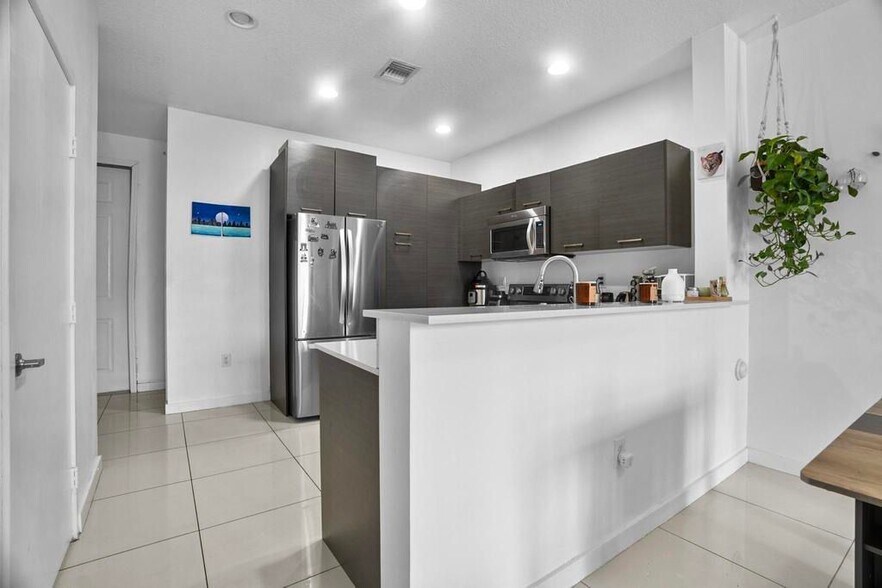 Building Photo - 3429 NW 13th St