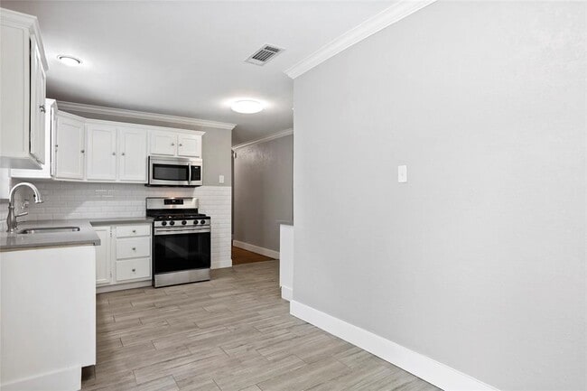 Building Photo - 2115 Linden Creek Ln