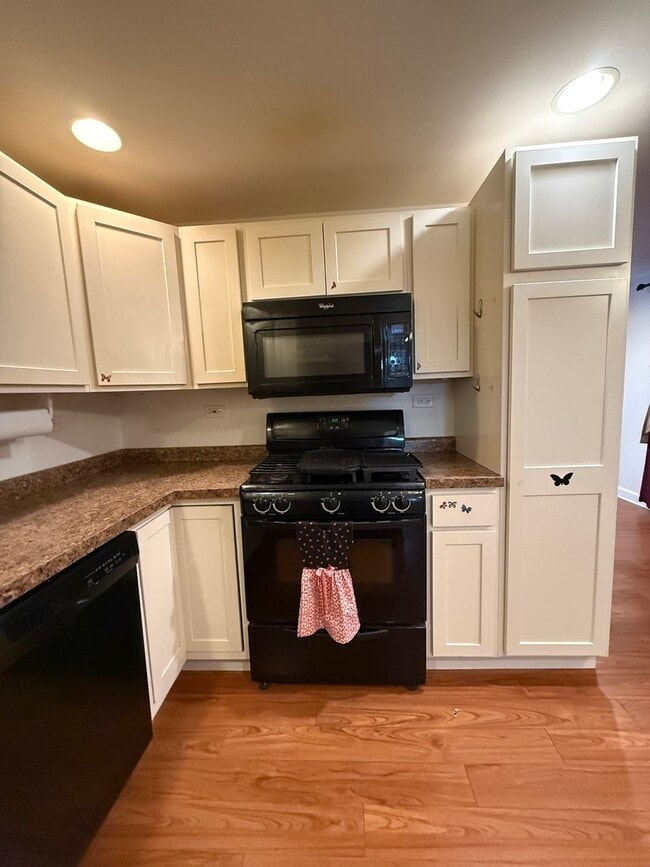 Building Photo - 4049 W 89th Pl