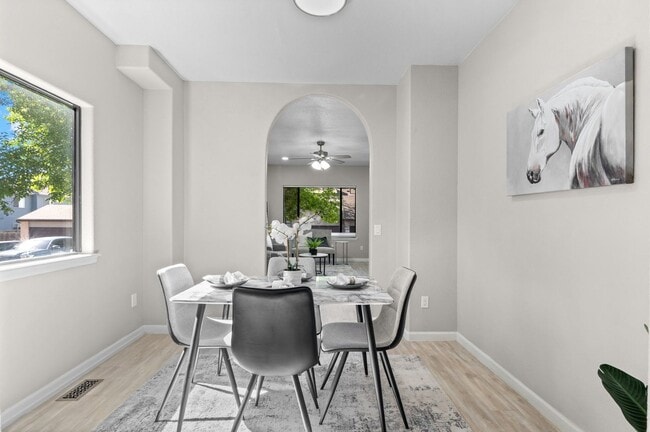 Building Photo - Contemporary Comfort Meets Convenience in ...