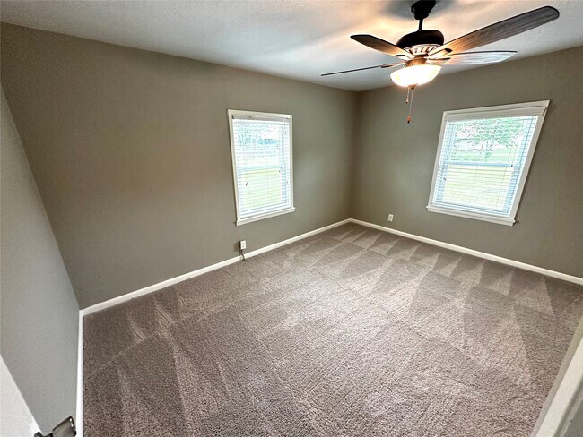 Building Photo - 318 Melton St