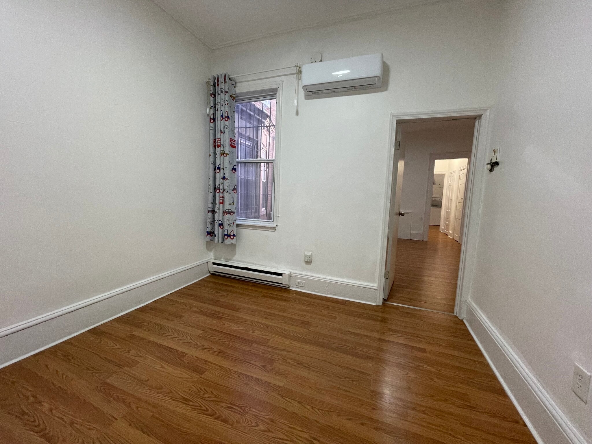 2nd bedroom - 4439 Spruce St