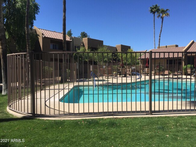 Building Photo - 5877 N Granite Reef Rd