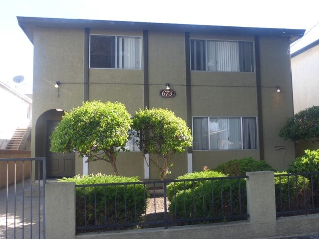 Building Photo - 673 W 20th St