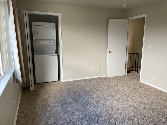 Building Photo - Orchard St Triplex