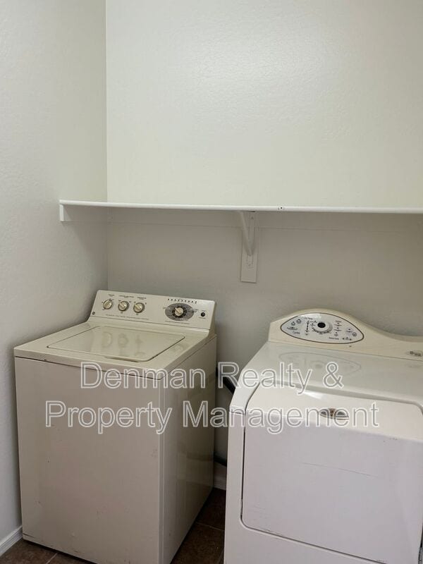 Building Photo - 6526 S 71st Dr