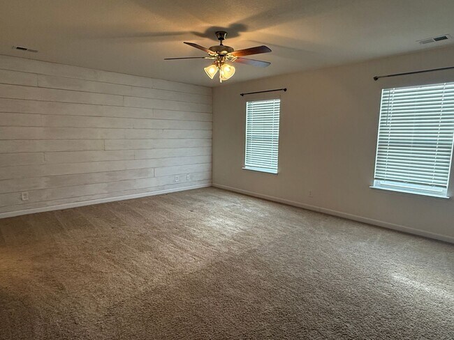 Building Photo - Beautiful 4 bedroom 2.5 bath home located in the Cliffs subdivision!