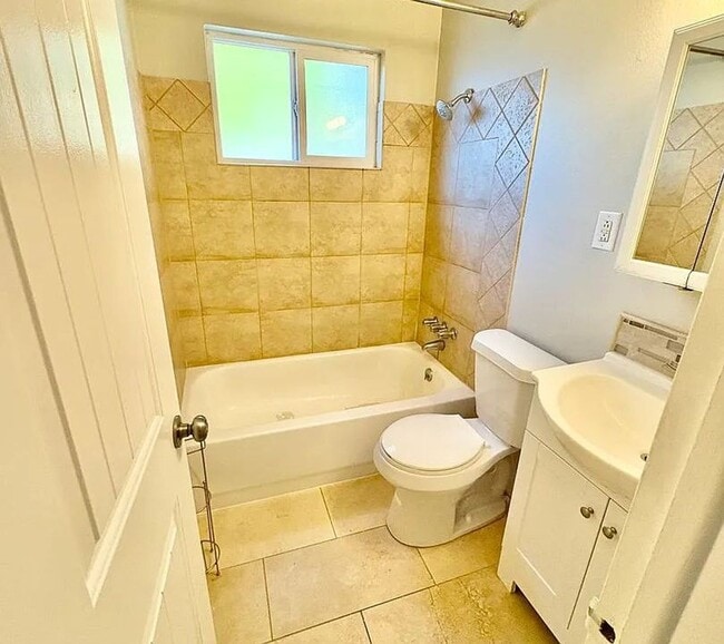 Building Photo - Duplex Unit Now Available!