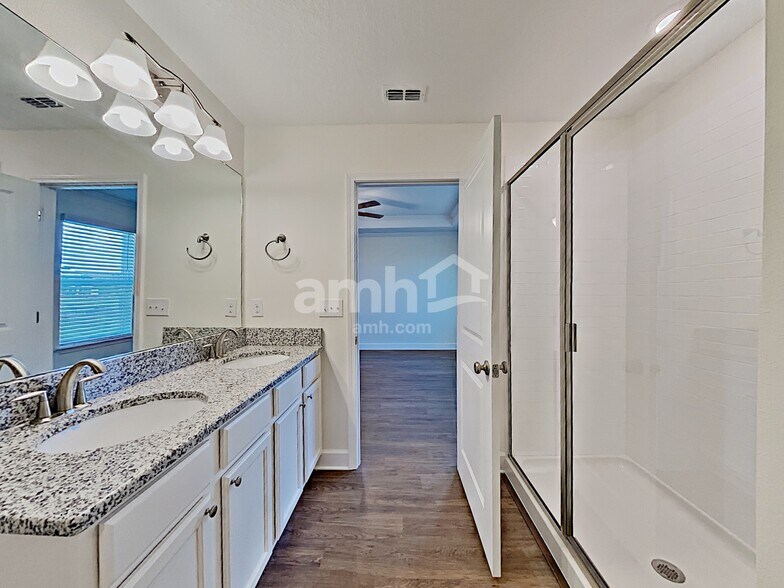 Building Photo - 4632 Reisswood Loop