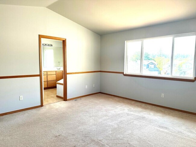 Building Photo - 4 bedroom in Lynnwood WA 98037