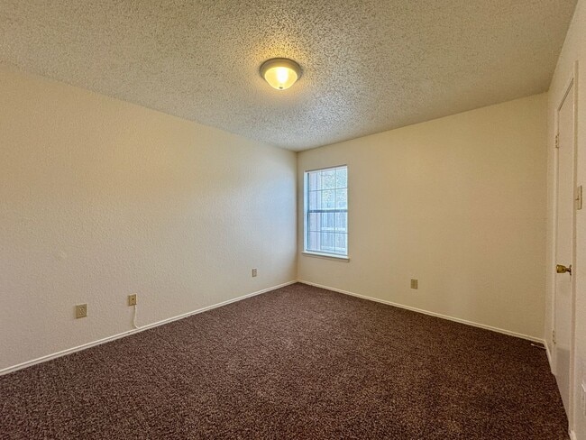 Building Photo - Duplex