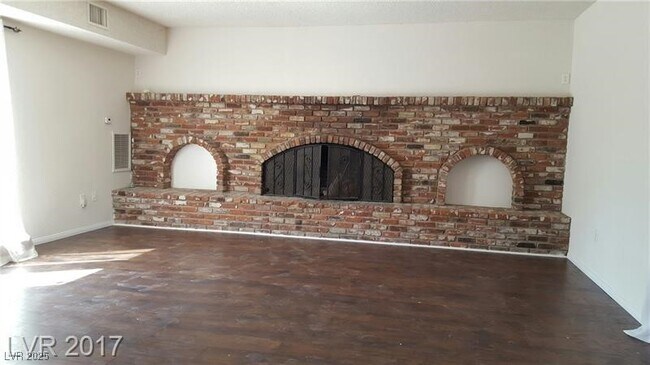 Building Photo - 4425 Sunflower Ave