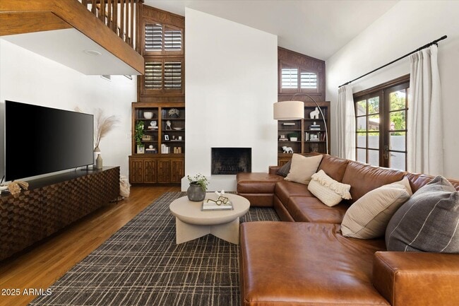 Building Photo - 1025 E Morten Ave