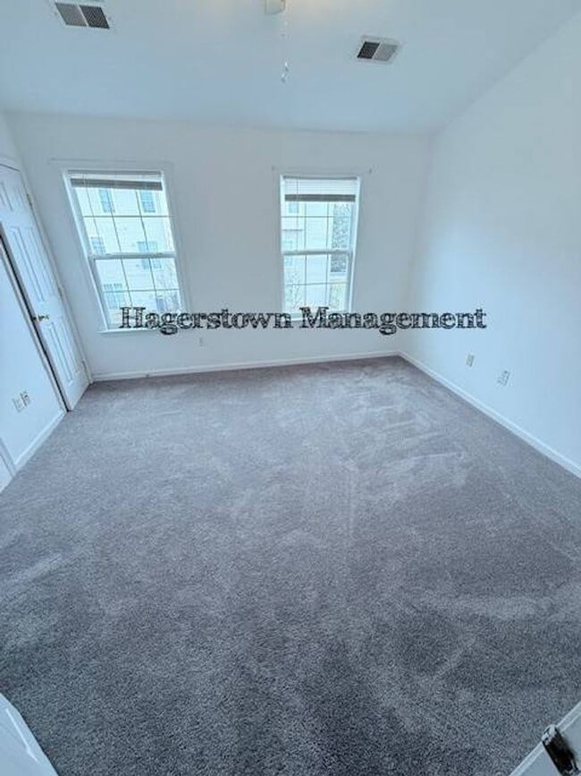 Building Photo - Townhouse Close to I-81 Roycroft Drive