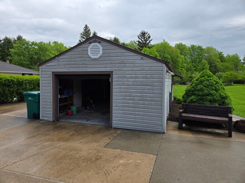 Building Photo - 10043 Chillicothe Rd