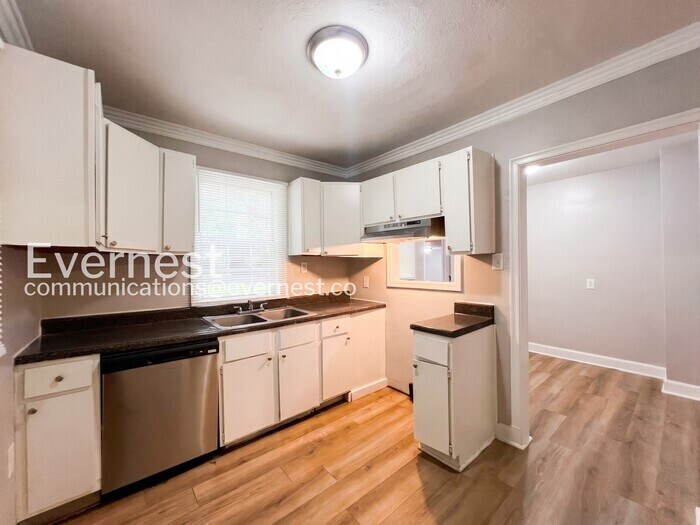 Building Photo - 905 Parkhaven Ln