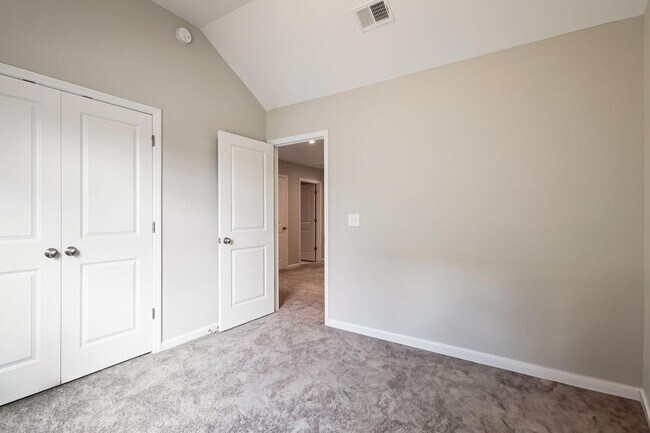 Building Photo - 3580 Hilltop Trl