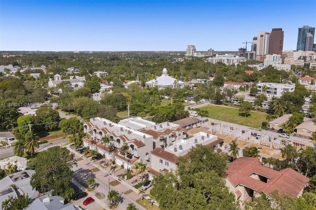 Building Photo - 427 SE 13th St