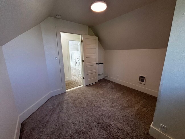 Building Photo - Charming duplex-style house in the heart of Green Lake and Tangletown