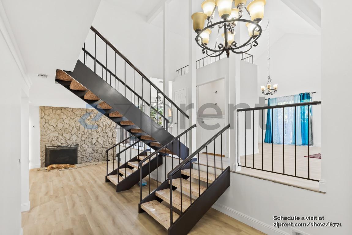 Building Photo - 2025 Park Royal Dr