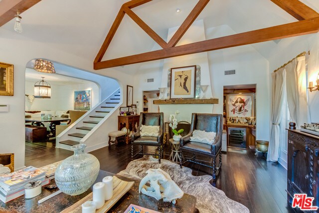 Building Photo - 8900 Hollywood Hills Rd