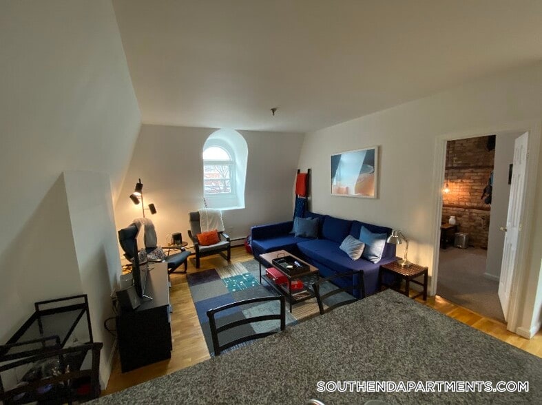 Building Photo - 168 Northampton St