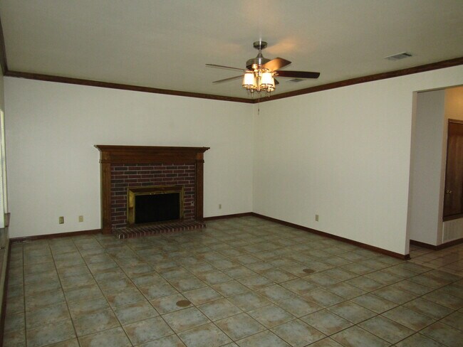 Building Photo - 6106 John Chisum Ln