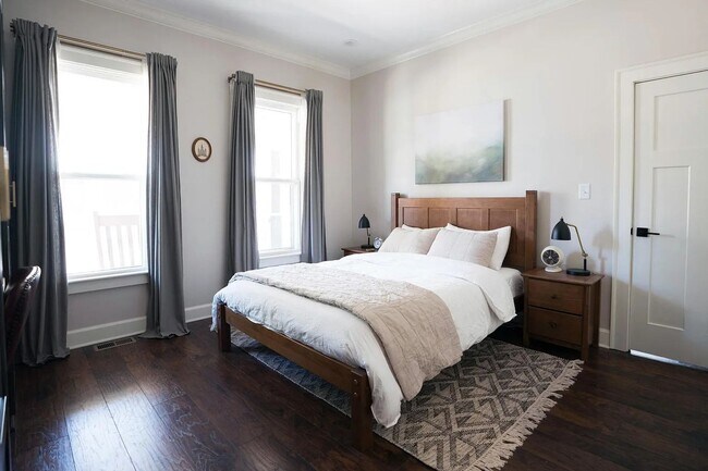 Building Photo - Modern Bungalow walking distance to Fountain Square!