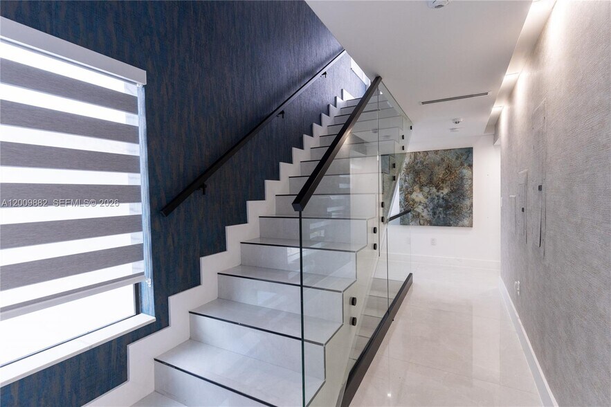 Building Photo - 5601 N Ocean Dr