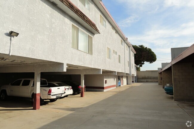 Building Photo - Sky Way Apartments