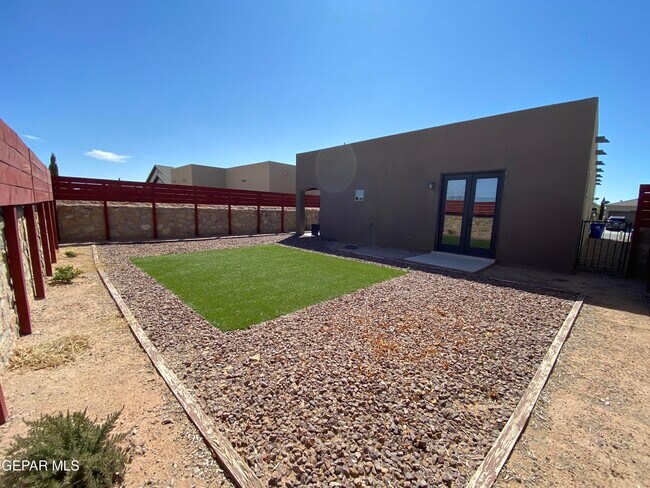 Building Photo - 7013 Long Meadow Dr