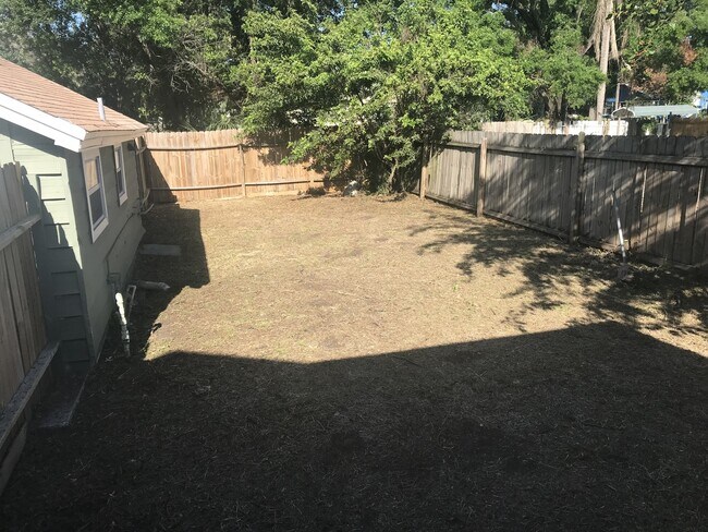 Building Photo - 3/2 Historic North Hyde Park Bungalow