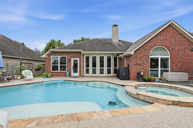 Building Photo - 1010 Bringewood Chase Dr