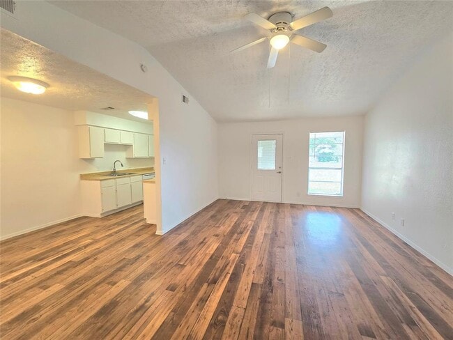 Building Photo - 15208 Spring Hill Ln