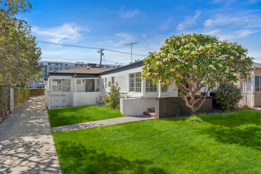 Primary Photo - 3043 S Bronson Ave