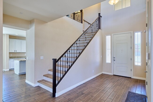 Building Photo - Lynx