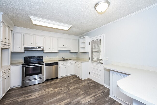 Building Photo - Fresh Charm Meets Everyday Comfort