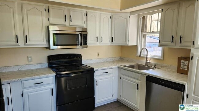 Building Photo - 4633 Lehigh Dr
