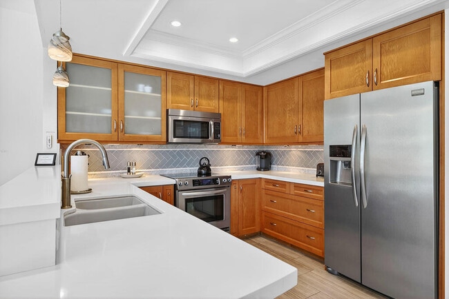 Building Photo - 55105 Oak-Hill