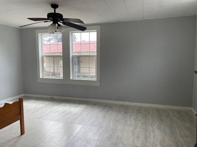 Building Photo - 2 BED, 1 BATH HOME LOCATED IN STAR