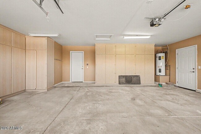 Building Photo - 1320 E Cottonwood Ln