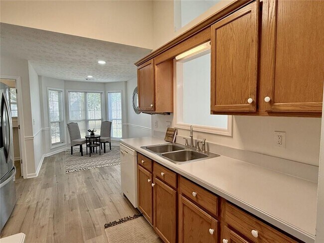 Building Photo - 3267 Summit Glen Dr