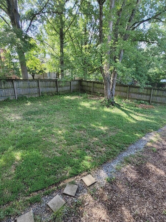 Building Photo - 3 bed, 3 bath home off Chapel Hill Road