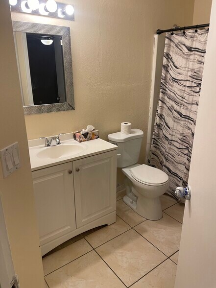 Building Photo - 976 Leeward Pl