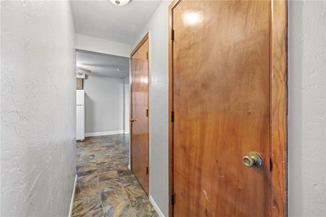 Building Photo - 2897 Leola Ave