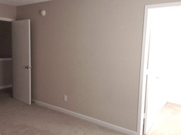 Building Photo - 608 Waterford Way